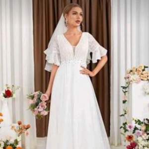 Bröllopsklänning XL, men bättre att bära M/ L - oanvänd