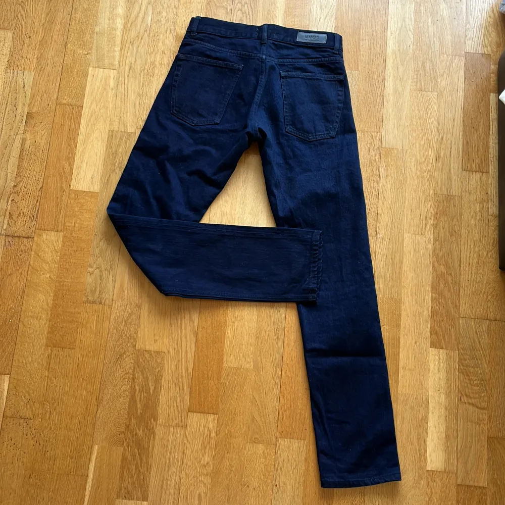 Säljer ett par jeans från NN07 i storlek 28/32, slimfit. Aldrig använda. Nypris ligger på ~1600.                          !!!PAKETDEAL KAN GÖRAS!!!. Jeans & Byxor.