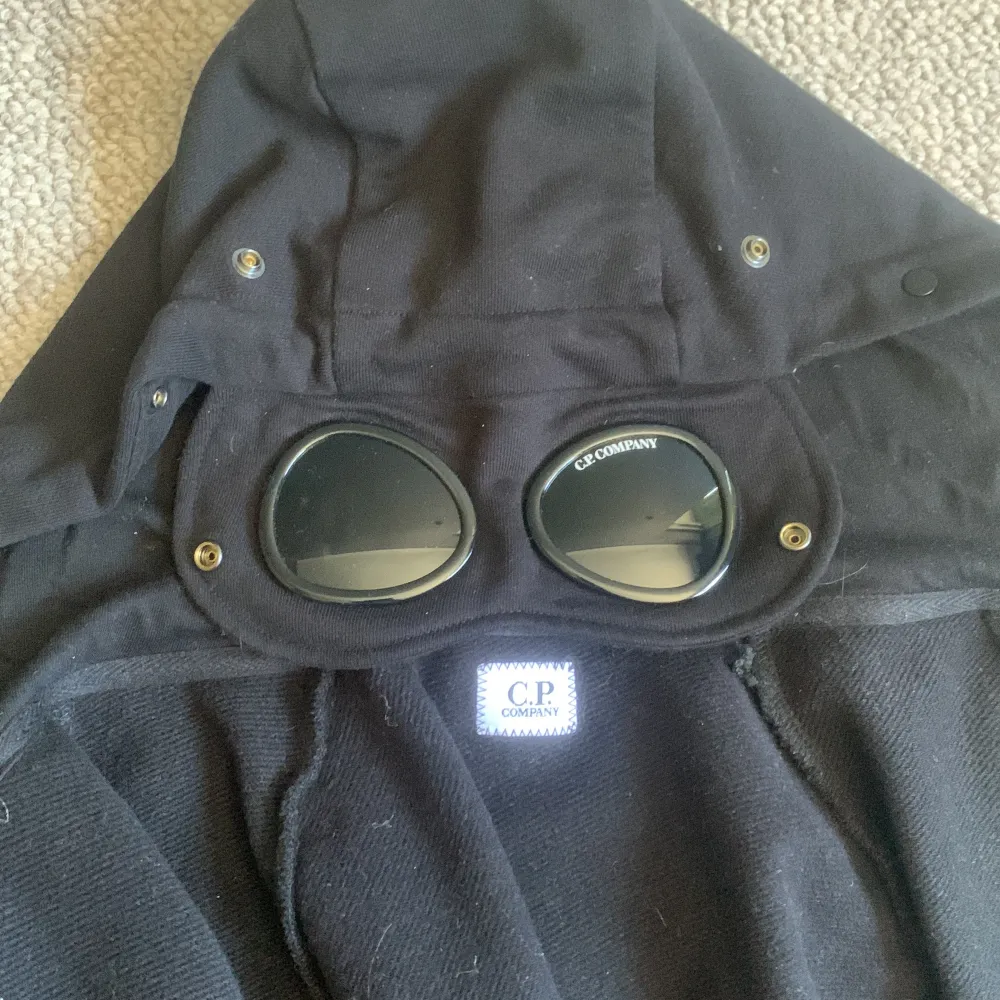 Min cp company hoodie som jag inte använder längre och endast ser som en belastning i garderoben. (Låda o tags medföljer). Hoodies.