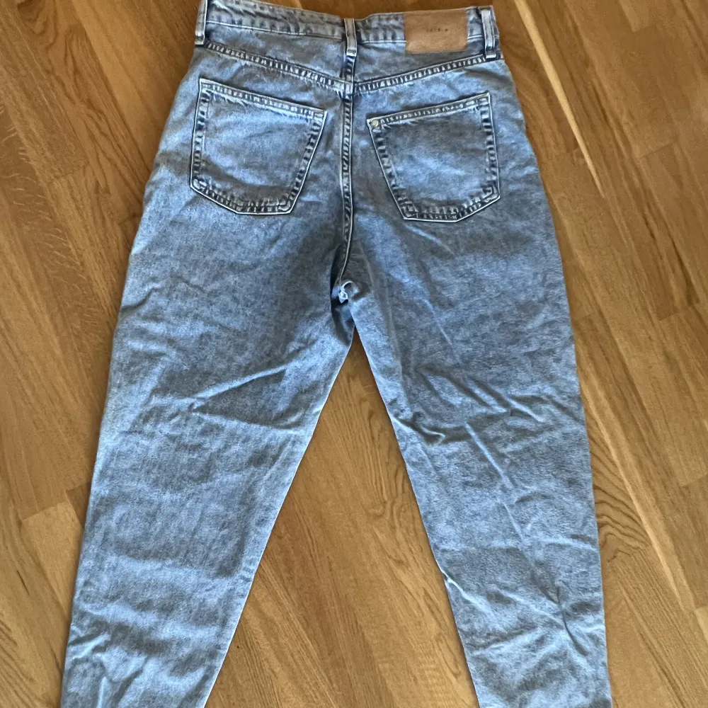 Osäker vart dom är köpa men tror från Zalando . Jeans & Byxor.