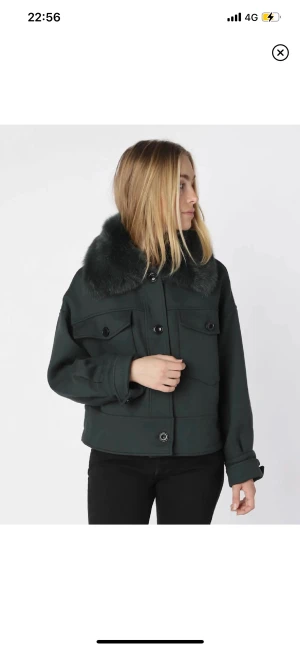 meotine jacka - hej har en meotine jacka i grön och nyskicka och jag undrar om någon vill byta den emot en svart ❤️