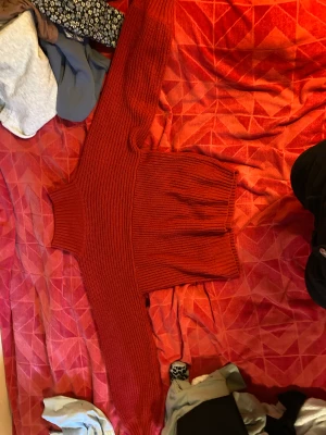 Röd tjock tröja - En röd tjock tröja som funkar bra för vintern