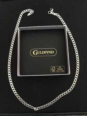 Silverhalsband - Säljer äkta Silverhalsband ”925” från guldfynd.Köpt rea för 898 kr  Nypris 1098 kr.