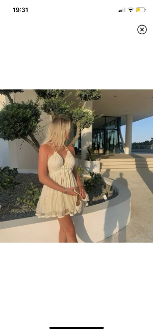 Klänning  - Säljer denna jättefina klänning pris kan som vanligt diskuteras