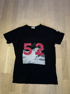 Moclear T-shirt - Väldigt bra skick. Storlek M men passar även S.