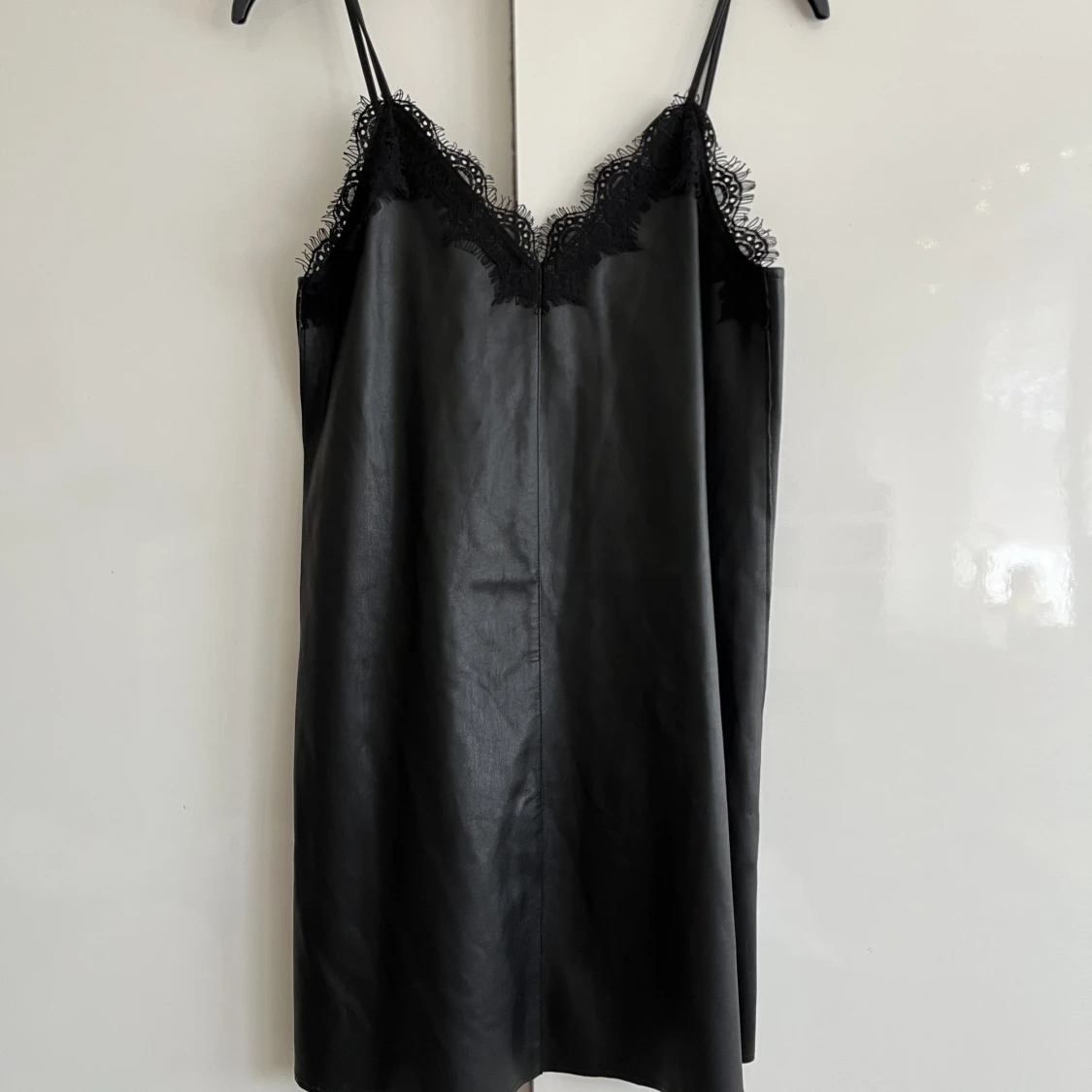 Festklänning i läder med spets - 90