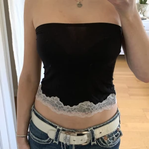 Tubtopp - Använd köp nu! Tubtopp med spets som jag sytt själv, inte proffesionell fållning osv därav priset 