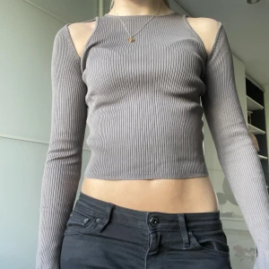 Så snygg middag och vardags topp! - Så fin till vardags men också fest eller middagar, den har lite längre armar som är så fin detalj😍😍