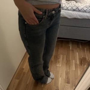Arrow jeans Weekday - Jättesnygga jeans!!  Använder inte då jag har andra byxor - knappt använda 🙏🏻😇  Pris kan diskuteras! 