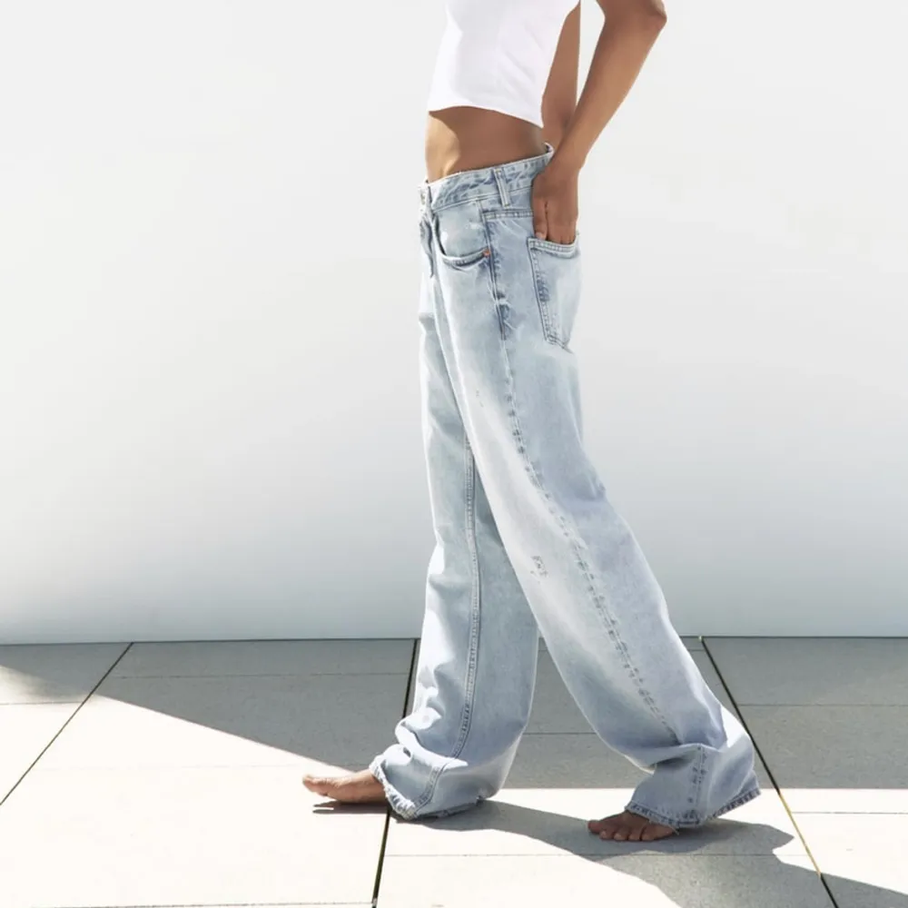 Oanvända med lapp kvar🤍 passar även 36. Jeans & Byxor.
