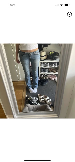 Nudie jeans  - säljer dessa superfina nudie jeans då de var lite för små på mig! köpta här på plick och har inga defekter eller liknande❤️midjemått: 83 (lånade bilder från förra ägaren)