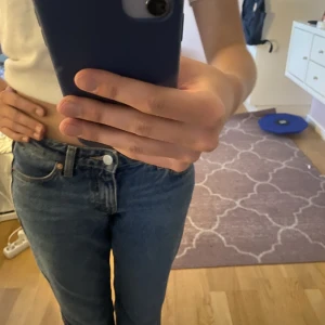 jeans  - ett par blåa jeans från weekday. Kostar egentligen 590kr ish men säljer de för 200kr skriv om ni är intresserade 
