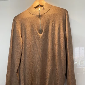  halv zip  - Tunn halv zip beige perfekt till skjorta under