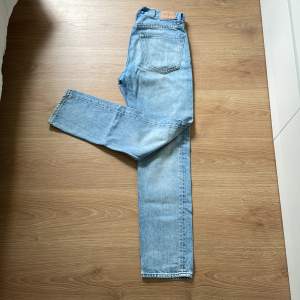 Fina Weekday Jeans. Modell Pine.
