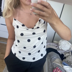 Topp - Söt topp, knappt använd!!