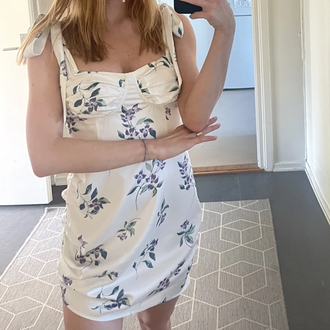 NA-KD Blommig klänning