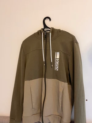 Hugo boss tröja - Säljer min Hugo boss tröja. Sparsamt använd 