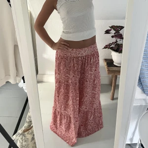 Lång kjol - Fin kjol från zara, köptes för nån vecka sen men har ej kommit till användning 🥲