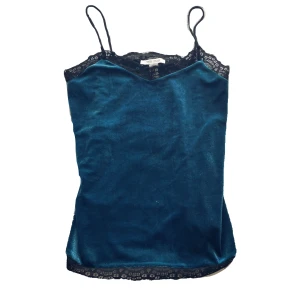 Blått linne  - Letar du efter en statement piece? Då är detta linne för dig🧚🏻‍♂️🎀(bra skick) 