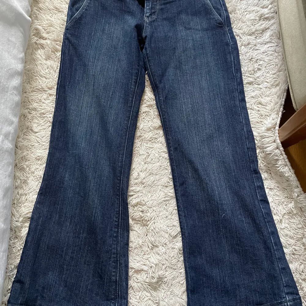 Lågmidjade jeans storlek 38. Jeans & Byxor.