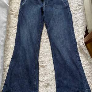 Lågmidjade jeans storlek 38