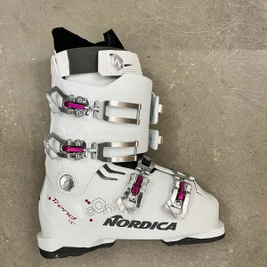 Nordica Ski boots - Brand new unused nordica ski boots with tags and box. Brand new price is 1300 sek