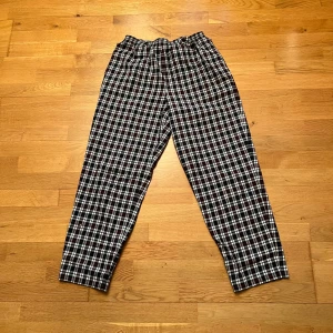 vintage pyjamasbyxor - sköna pyjamasbyxor som är köpta vintage! har ett litet hål vid fickan som inte syns tydligt