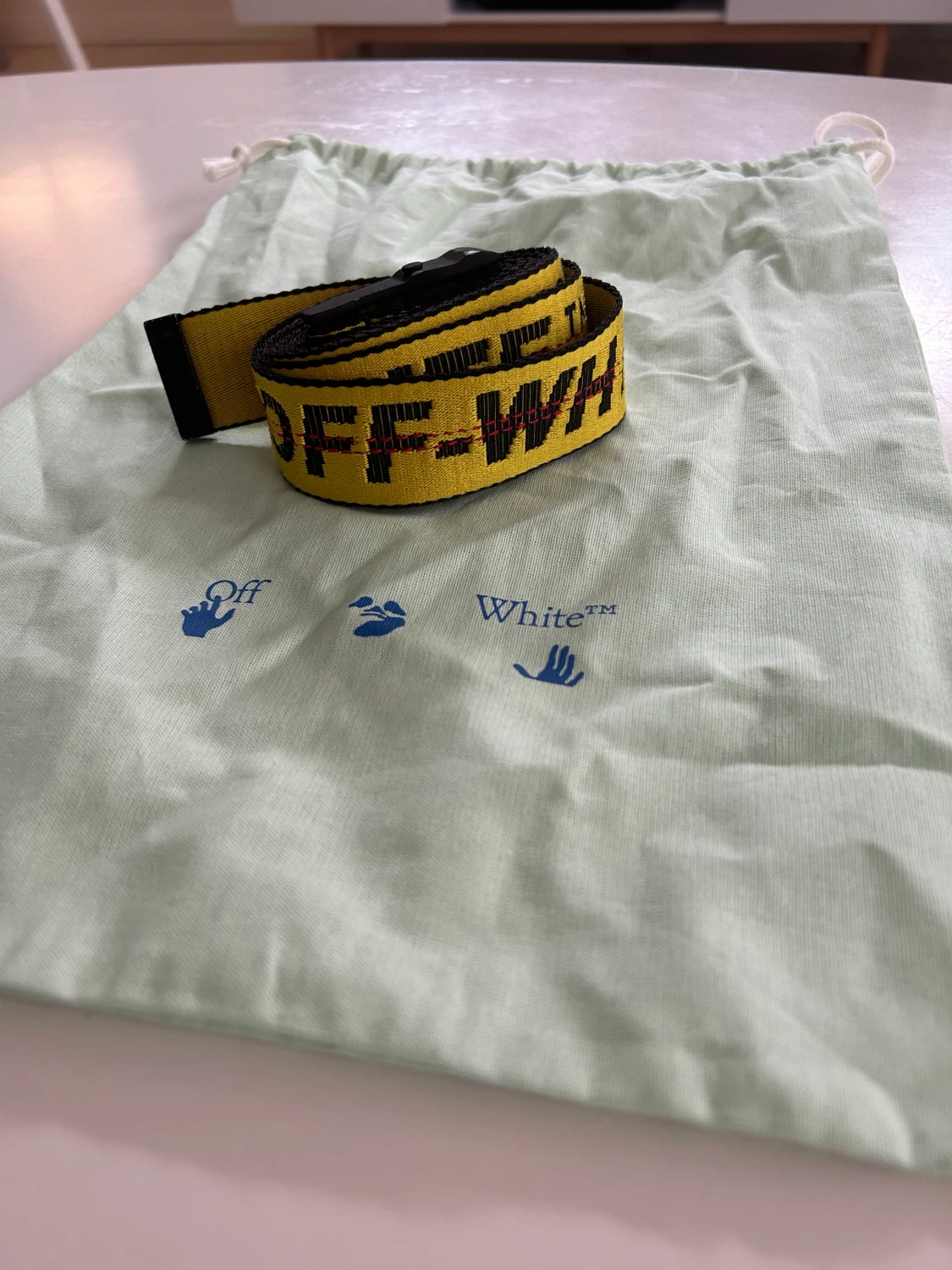 Off-white bälte 