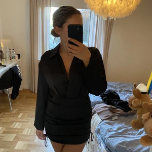 Klänning Zara - Kommer tyvärr inte till användning 