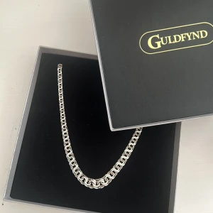 Silverkedja i äkta silver - Bismarck - Säljer detta fina halsband då det tyvärr inte kommer till användning längre, ser fortfarande fint ut:) Nypris: 1698kr