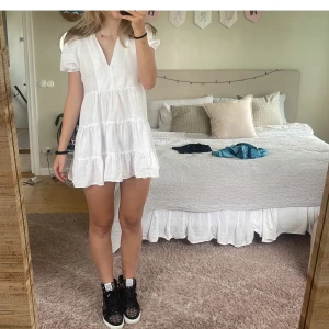 Zara  - Zara klänning i super bra skick! Passar som en XS-S! 