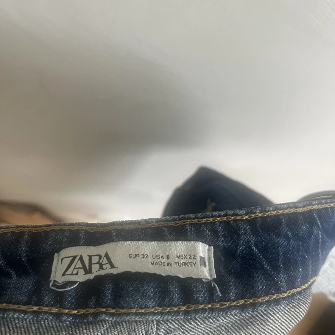 Mörkblå flare jeans - 90