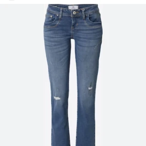 LTB jeans - Säljer mina LTB jeans i modellen Valerie då dom är för stora för mig, använd ett fåtal gånger men fortfarande bra skick, är även öppen för byten till storlek 27x30💕