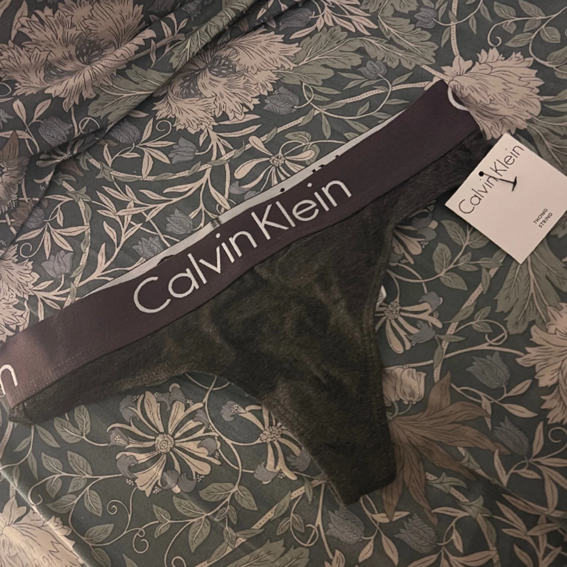 Calvin Klein Trosor Thong - 90