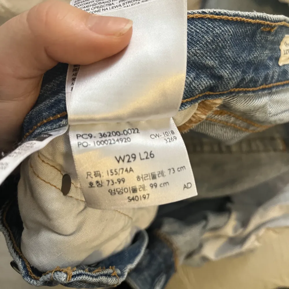 Ett par Levis jeans som är använda fåtal gånger. Jeans & Byxor.