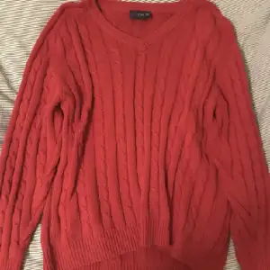 En röd tröja som passar bra lite oversized till xs/s men passar xs-l 💗 