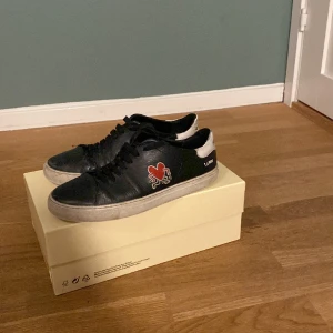 Arigato skor  - Säljer nu dessa sällsynta arigato skor i skicket 6/10. Allt og tillkommer. Vid minsta lilla fråga om skorna är det bara att höra av sig! 