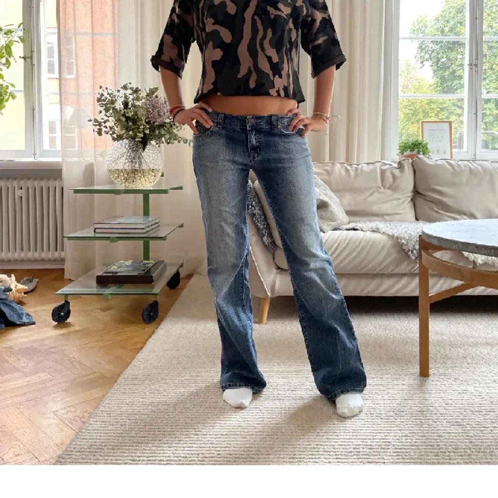 Lånade bilder av tjejen jag köpte från! Skit najs jeans, lowwaist och bra material!! Tjejen på bilden är 169❤️. Jeans & Byxor.