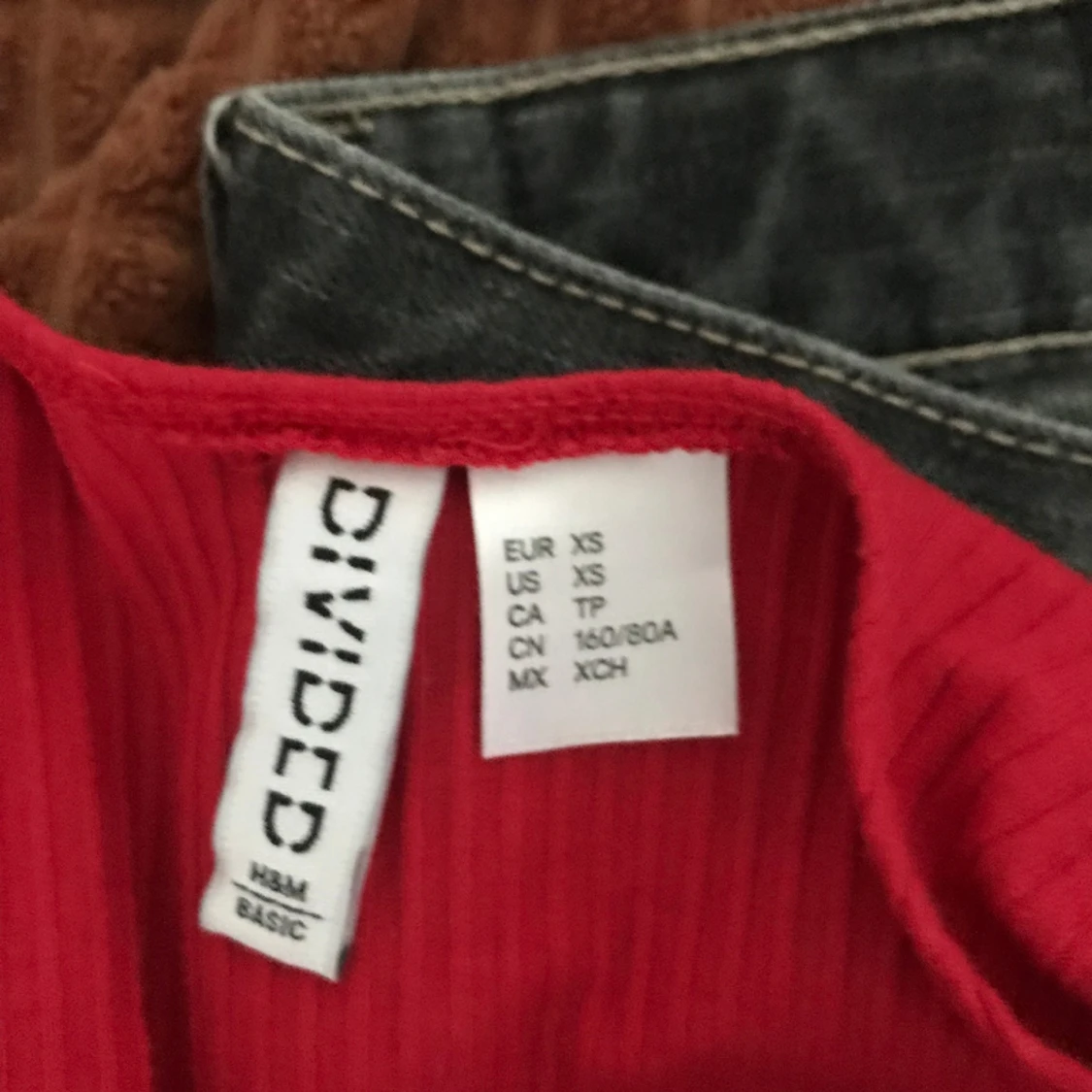 Röd tröja  - 91
