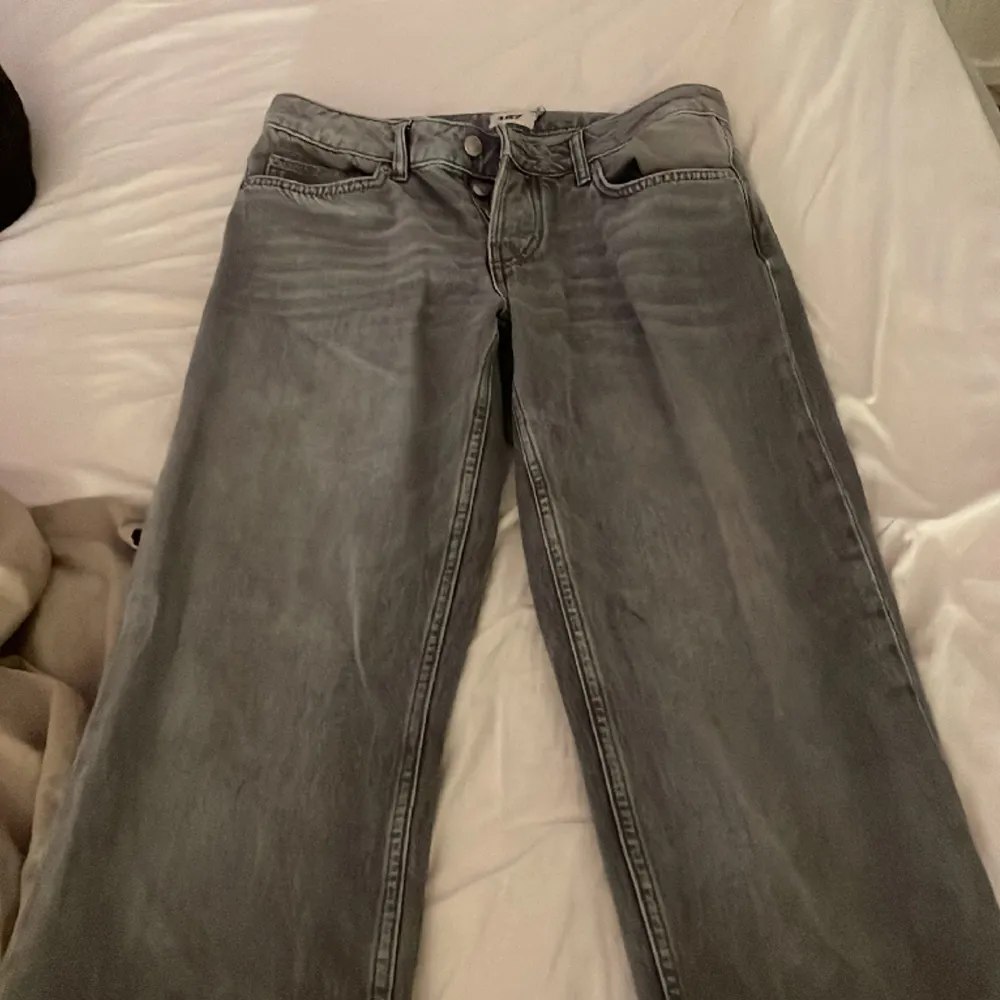 Nya grå jeans använda typ en gång.. Jeans & Byxor.
