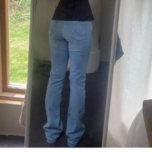 Snygga LTB jeans storlek 31 i midjan, säljer för att de är lite stora på mig💕 Passar mig bra i längden som är 178 cm 