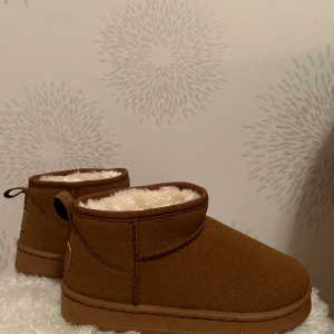 Pälsfodrade vinter skor - Helt oanvända, köpte bara för några veckor sedan. Jättefina men passade tyvärr inte. 