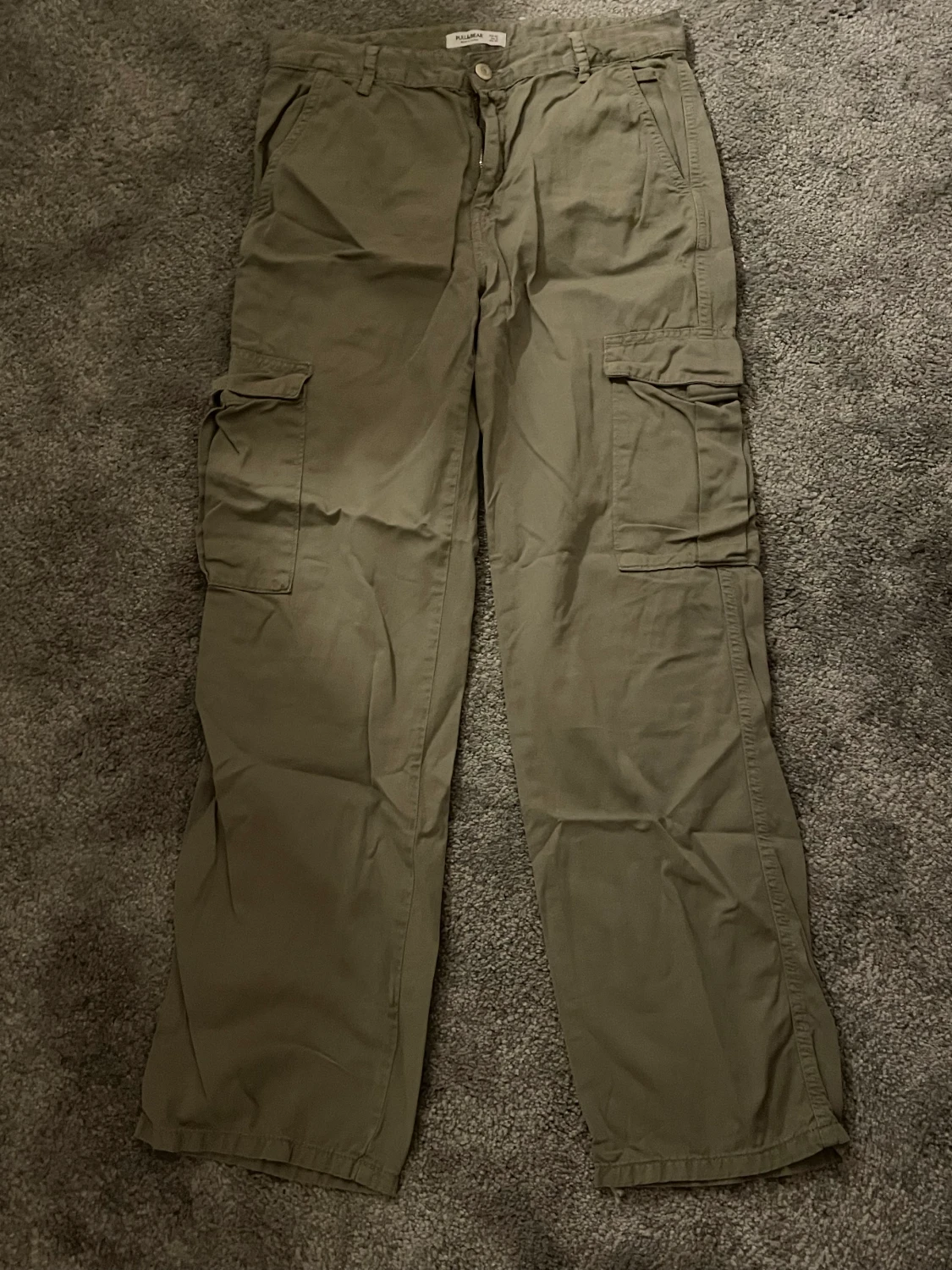 Armé gröna cargo byxor