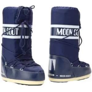säljer nu mina moon boots då jag köpt nya, själv använt dem få gånger under 1 månads tid, kände snabbt att blå inte var min färg haha, köpt här på Plick förra månaden ❣️snörena är uppslitna men tydligen händer de på de flesta moon bootsen ❣️