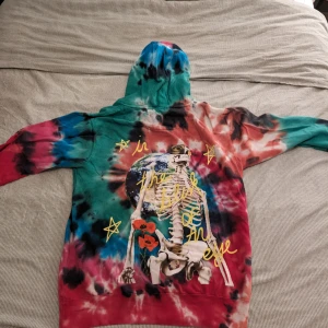 TRAVIS SCOTT HOODIE rare - En Travis Scott hoodie från hans wish you were here tour 2019. Inköpt på Lollapalooza. Sparsamt använd därav bra skick