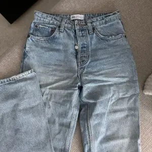 Zara mid waist, straight leg jeans