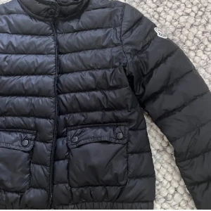 Moncler jacka - Superfin Moncler jacka. Skriv privat för äktahetsbevis💓