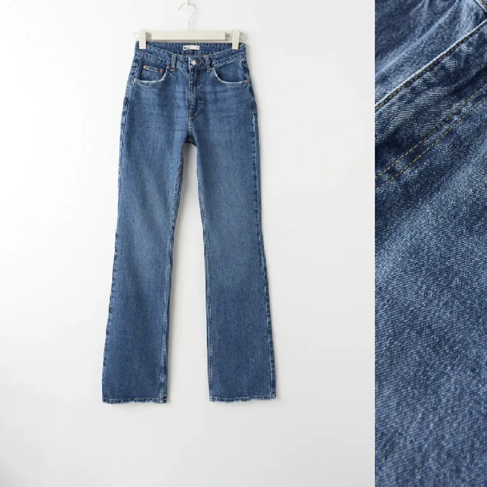 Utsvängda mid waist jeans från Gina tricot, super fina men kommer inte längre till användning hos mig. Jeansen är använda men har inga defekter😊 slutsålda online. Jeans & Byxor.