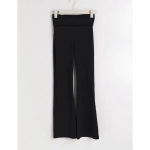 Gina yogapants - Säljer dessa yogapants då dom är för små för mig. Finns två hål längst benen vilket kan gå att du igen enkelt💓 Skriv till mig innan du köper plagget!!!!