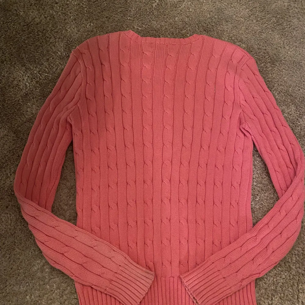 Säljer denna super snygga Ralph Lauren tröjan då den knte kommer till någon andvändning längre!!❤️super bra skick förutom lite nötningar!!❤️❤️. Hoodies.